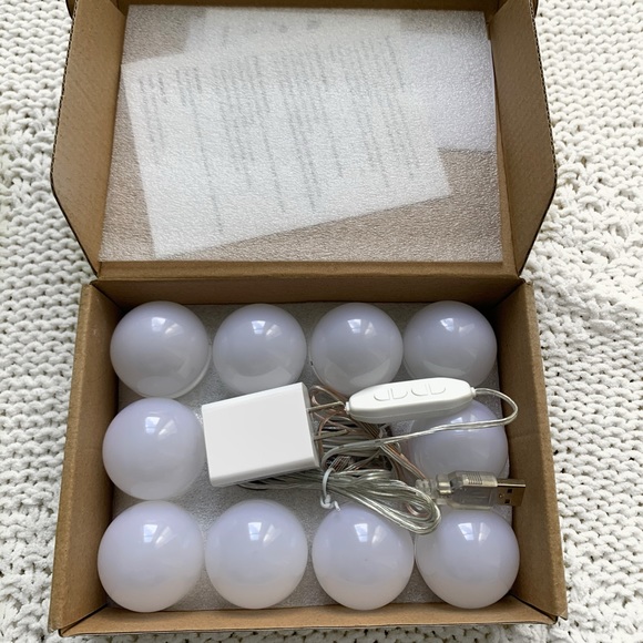 VANITY LIGHTS - Picture 2 of 2